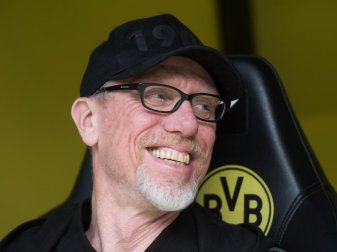 Möchte den dritten Platz verteidigen: BVB-Coach Peter Stöger. Foto: Bernd Thissen/dpa Möchte den dritten Platz verteidigen: BVB-Coach Peter Stöger. Foto: Bernd Thissen/dpa