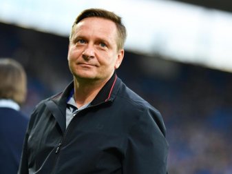 Stand beim Hannoveraner Gastspiel bei 1899 Hoffenheim im Fokus: 96-Sportdirektor Horst Heldt. Foto: Uwe Anspach/dpa Stand beim Hannoveraner Gastspiel bei 1899 Hoffenheim im Fokus: 96-Sportdirektor Horst Heldt. Foto: Uwe Anspach/dpa