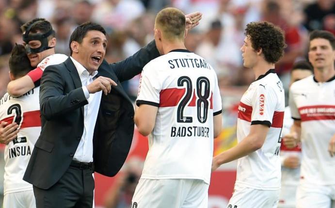 Stuttgarts Holger Badstuber (Mitte) hat die Erwartungen an ihn mehr als erfüllt. Foto: Andreas Gebert