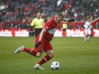 Bastian Schweinsteiger erzielt sein erstes Saisontor Bastian Schweinsteiger erzielt sein erstes Saisontor