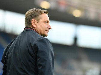 Wollte nach Wolfsburg, bleibt in Hannover: Sportdiektor Horst Heldt. Foto: Uwe Anspach Wollte nach Wolfsburg, bleibt in Hannover: Sportdiektor Horst Heldt. Foto: Uwe Anspach