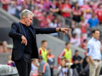 Schonte gegen Frankfurt den Großteil seiner Stars: Bayern-Coach Jupp Heynckes. Foto: Matthias Balk Schonte gegen Frankfurt den Großteil seiner Stars: Bayern-Coach Jupp Heynckes. Foto: Matthias Balk