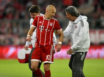 Arjen Robben (m.) verletzte sich im Hinspiel gegen Real