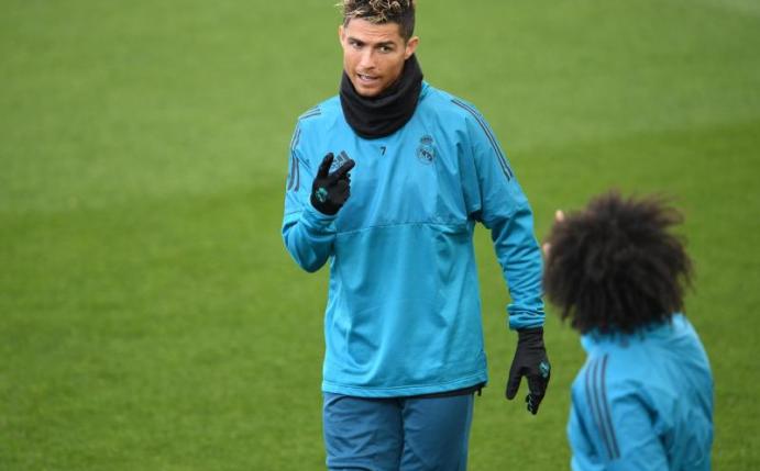 Superstar Cristiano Ronaldo (l) will Real Madrid ins Champions-League-Finale schießen. Foto: Andreas Gebert