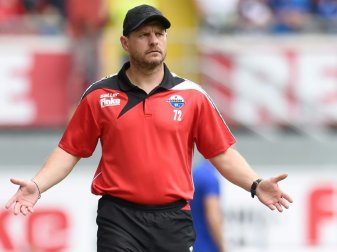 Trainer Baumgart bekommt mit Düker einen neuen Angreifer Trainer Baumgart bekommt mit Düker einen neuen Angreifer