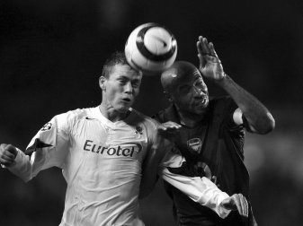 Pergl hier im Trikot von Sparta Prag gegen Thierry Henry Pergl hier im Trikot von Sparta Prag gegen Thierry Henry