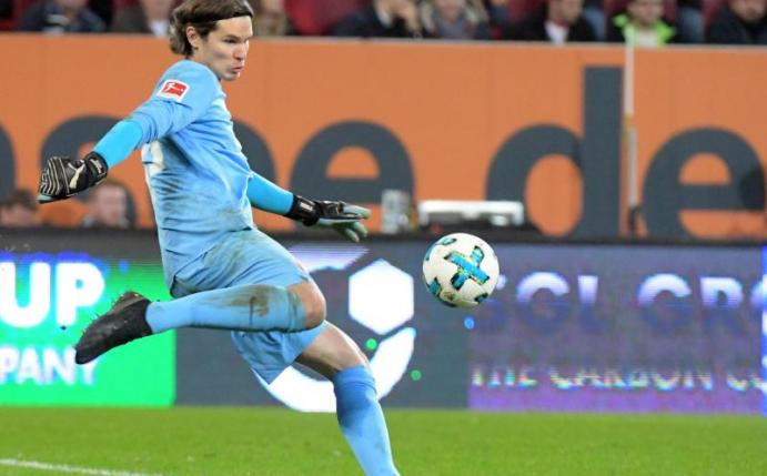 Torwart Marwin Hitz wird Augsburg verlassen. Foto: Stefan Puchner
