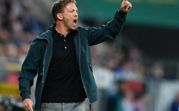 Hoffenheims Trainer Julian Nagelsmann spornt seine Reservisten an. Foto: Uwe Anspach