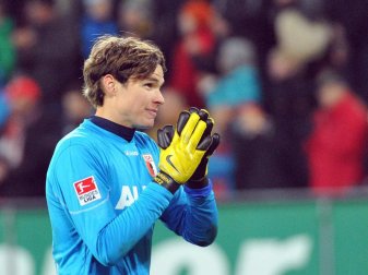 Augsburgs Torwart Marwin Hitz wird wohl im Sommer zu Borussia Dortmund wechseln. Foto: Stefan Puchner