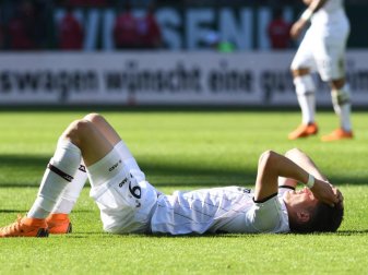 Bayers Leverkusens Kai Havertz liegt nach Spielende in Bremen auf dem Rasen. Foto: Carmen Jaspersen Bayers Leverkusens Kai Havertz liegt nach Spielende in Bremen auf dem Rasen. Foto: Carmen Jaspersen