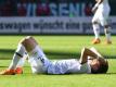 Bayers Leverkusens Kai Havertz liegt nach Spielende in Bremen auf dem Rasen. Foto: Carmen Jaspersen