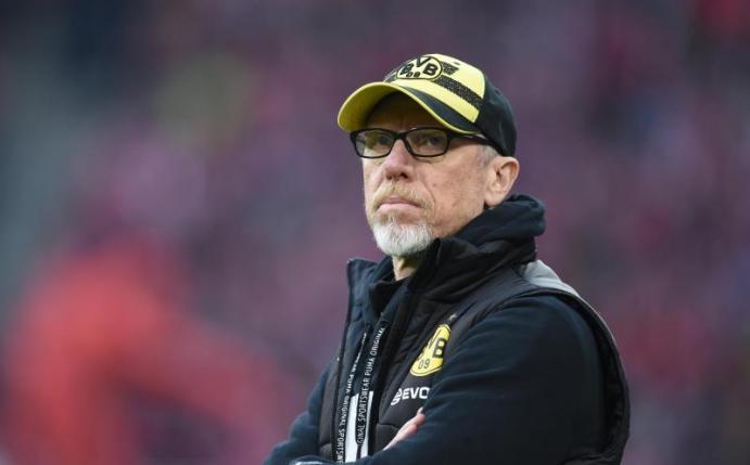 Peter Stöger wird wohl in der neuen Saison nicht mehr Trainer in Dortmund sein. Foto: Andreas Gebert