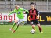 Lara Dickenmann (l) schoss das wichtige 1:0 für Wolfsburg. Foto: Uli Deck