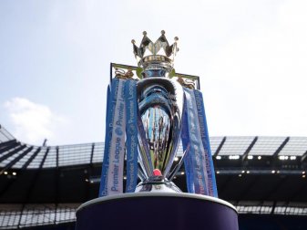 Die Premier-League-Trophäe steht für Manchester City bereit. Foto: Martin Rickett/PA Wire Die Premier-League-Trophäe steht für Manchester City bereit. Foto: Martin Rickett/PA Wire