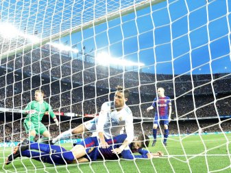 Ronaldo verletzte sich bei seinem Treffer zum 1:1 Ronaldo verletzte sich bei seinem Treffer zum 1:1