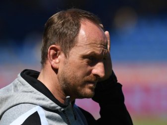 Braunschweigs Trainer Torsten Lieberknecht leitete das Training. Foto: Peter Steffen