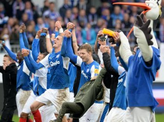 Die Kieler haben den Relegationsrang drei in der 2. Liga sicher. Foto: Daniel Bockwoldt Die Kieler haben den Relegationsrang drei in der 2. Liga sicher. Foto: Daniel Bockwoldt