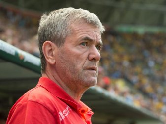 Möchte nach dem Aufstieg gerne in neue Spieler investieren: Fortunas Trainer Friedhelm Funkel. Foto: Sebastian Kahnert Möchte nach dem Aufstieg gerne in neue Spieler investieren: Fortunas Trainer Friedhelm Funkel. Foto: Sebastian Kahnert