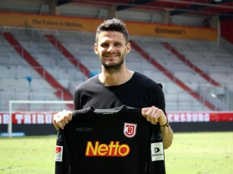 Andre Weis unterschreibt beim Jahn bis 2020 Andre Weis unterschreibt beim Jahn bis 2020