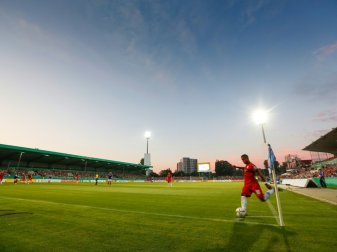 Holstein Kiel benötigt ein neues Stadion für die 1. Liga Holstein Kiel benötigt ein neues Stadion für die 1. Liga
