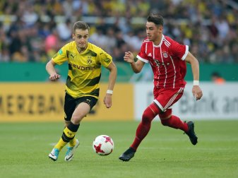 Shabani (r.) unterschreibt einen Profivertrag bis 2020 Shabani (r.) unterschreibt einen Profivertrag bis 2020