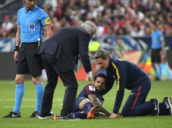 Dani Alves droht für die WM auszufallen Dani Alves droht für die WM auszufallen