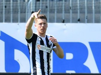 Mittelfeldspieler Denis Linsmayer hat sich langfristig an den SV Sandhausen gebunden. Foto: Uwe Anspach Mittelfeldspieler Denis Linsmayer hat sich langfristig an den SV Sandhausen gebunden. Foto: Uwe Anspach