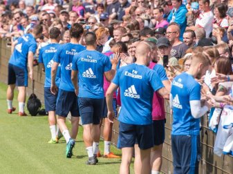 Zuletzt kamen 2000 Fans zum Training des Hamburger Sport Vereins und sprachen der Mannschaft ihre Unterstützung aus. Foto: Daniel Bockwoldt