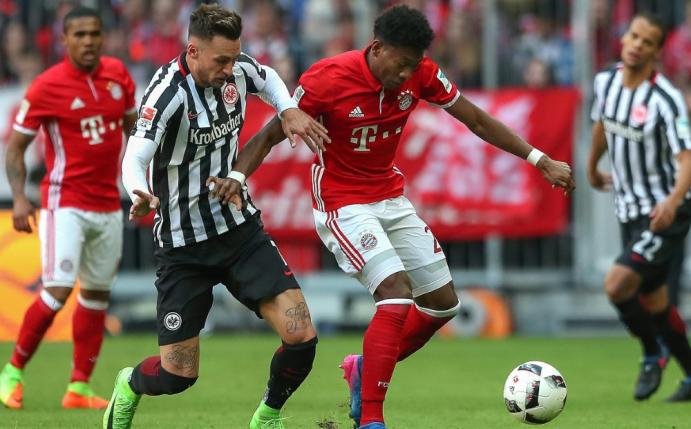 Blum (l.) fehlt der Eintracht beim Gastspiel auf Schalke