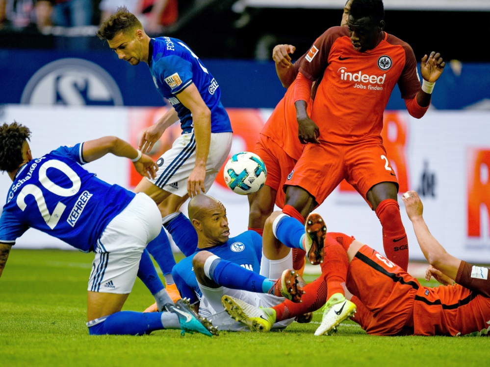 Schalke 04 stellt den Frankfurtern ein Bein