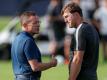 Leipzig-Cheftrainer Ralph Hasenhüttl (r) und Sportdirektor Ralf Rangnick. Foto: Jan Woitas/dpa-Zentralbild
