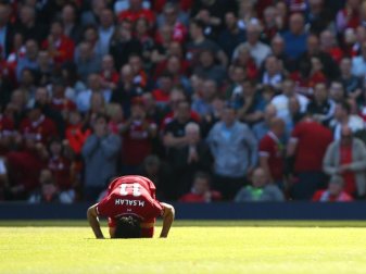 Liverpools Mohamed Salah kniet auf dem Boden nach seinem Tor. Foto: Dave Thompson/PA Wire Liverpools Mohamed Salah kniet auf dem Boden nach seinem Tor. Foto: Dave Thompson/PA Wire