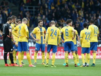 Braunschweig verabschiedet sich in die dritte Liga Braunschweig verabschiedet sich in die dritte Liga