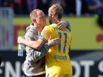 Zukunft offen: Braunschweig-Coach Torsten Lieberknecht (l). Foto: Frank Molter Zukunft offen: Braunschweig-Coach Torsten Lieberknecht (l). Foto: Frank Molter
