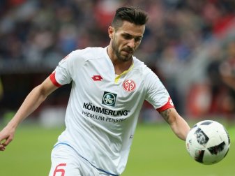 Mainz-Spieler Danny Latza wirbt für Tieradoption Mainz-Spieler Danny Latza wirbt für Tieradoption