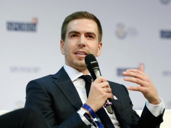 Hat das Trikot gegen den Anzug getauscht: Weltmeister Philipp Lahm. Foto: Roland Weihrauch