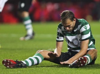 Sportings Bas Dost soll von Chaoten verletzt worden sein. Foto: Miguel A. Lopes/LUSA Sportings Bas Dost soll von Chaoten verletzt worden sein. Foto: Miguel A. Lopes/LUSA