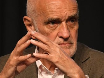 Zwischen Hannover-Clubchef Martin Kind und der DFL gibt widersprüchliche Aussagen. Foto: Peter Steffen Zwischen Hannover-Clubchef Martin Kind und der DFL gibt widersprüchliche Aussagen. Foto: Peter Steffen