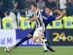 Stephan Lichtsteiner (vorne) verlässt Juventus Turin - aber nicht in Richtung Dortmund. Foto: Alessandro Di Marco/ANSA/AP