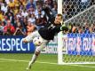 Manuel Neuer steht im Pokalfinale wohl wieder im Bayern-Kader. Foto: Filip Singer/EPA