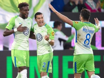 Divock Origi (l-r) freut sich nach seinem Führungstor mit seinen Mannschaftskollegen William und Renato Steffen. Foto: Swen Pförtner Divock Origi (l-r) freut sich nach seinem Führungstor mit seinen Mannschaftskollegen William und Renato Steffen. Foto: Swen Pförtner