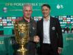 Den Pott im Blick: Bayern-Coach Jupp Heynckes (l) und Eintracht-Trainer Niko Kovac. Foto: Soeren Stache