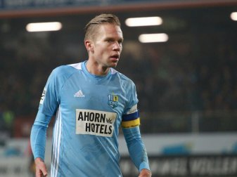 Dennis Grote verlängert seinen Vertrag in Chemnitz Dennis Grote verlängert seinen Vertrag in Chemnitz