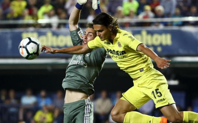 Musste gegen den FC Villarreal zweimal hinter sich greifen: Real-Keeper Luca Zidane (l). Foto: JOSE M. FERNANDEZ DE VELASCO