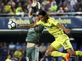 Musste gegen den FC Villarreal zweimal hinter sich greifen: Real-Keeper Luca Zidane (l). Foto: JOSE M. FERNANDEZ DE VELASCO Musste gegen den FC Villarreal zweimal hinter sich greifen: Real-Keeper Luca Zidane (l). Foto: JOSE M. FERNANDEZ DE VELASCO