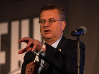 DFB-Chef Reinhard Grindel gratulierte der Eintracht zum Pokalsieg. Foto: Eintracht Frankfurt Fußball AG DFB-Chef Reinhard Grindel gratulierte der Eintracht zum Pokalsieg. Foto: Eintracht Frankfurt Fußball AG