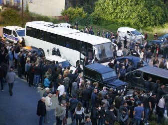 Ajaccio-Fans hatten den Bus von Le Havre angegriffen Ajaccio-Fans hatten den Bus von Le Havre angegriffen