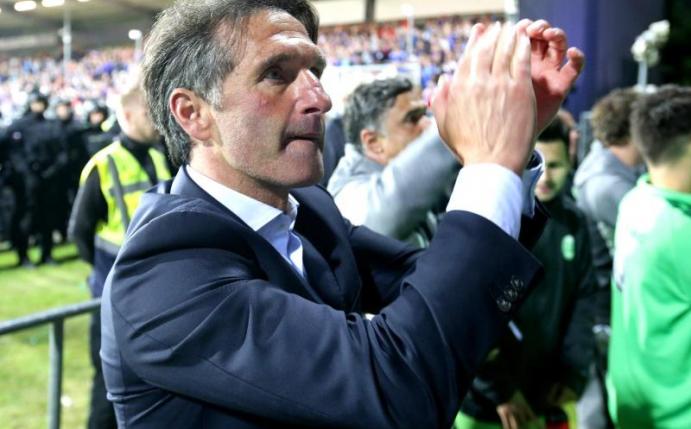 Trainer Bruno Labbadia hat in Wolfsburg noch Vertrag bis 2019. Foto: Frank Molter