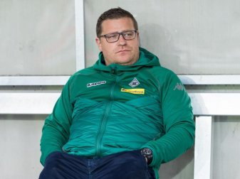 Gladbachs Sportdirektor Max Eberl ärgert sich über eine «Doppelmoral» bei seinen Kollegen. Foto: Guido Kirchner Gladbachs Sportdirektor Max Eberl ärgert sich über eine «Doppelmoral» bei seinen Kollegen. Foto: Guido Kirchner
