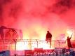 Die Fans von Holstein Kiel zünden Bengalos